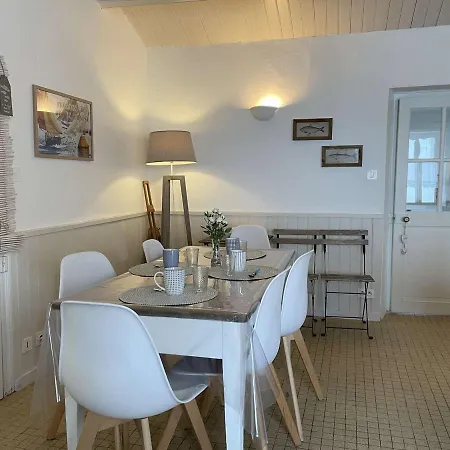 Maison De Charme Avec Jardin Clos, A 500 M Du Centre Et 1800 M De La - 4 Couchages - Fr-1-224b-60 Noirmoutier-en-l'Ile