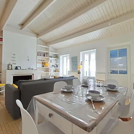 Holiday home Maison De Charme Avec Jardin Clos, A 500 M Du Centre Et 1800 M De La - 4 Couchages - Fr-1-224b-60 *